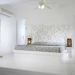 Sarpedor Boutique And