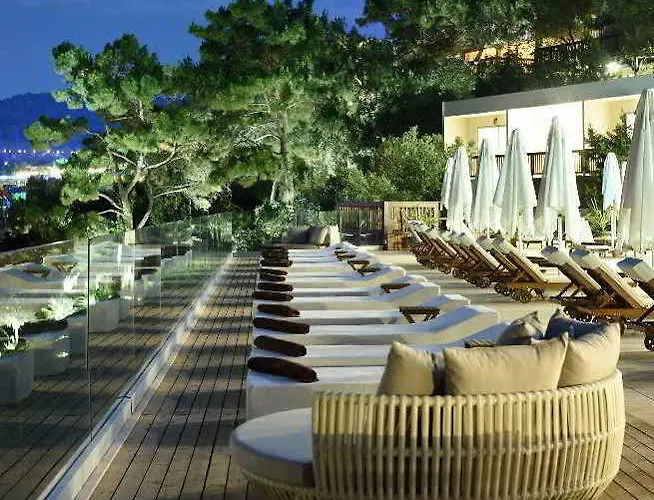 Sarpedor Boutique And